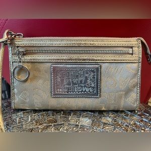 Coach POPPY Gold Wallet/Wristlet w/silver trim